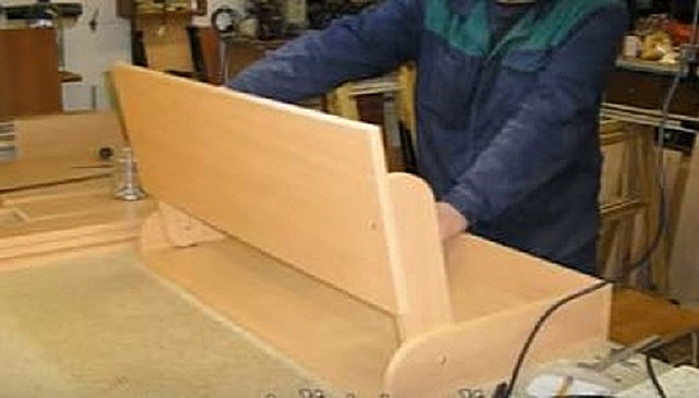 Процесс сборки откидной части столешницы