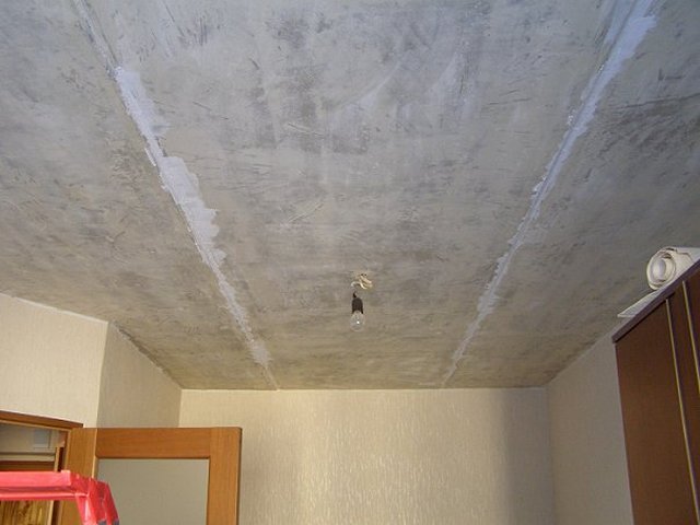 Как заделать швы между панелями на потолке 
