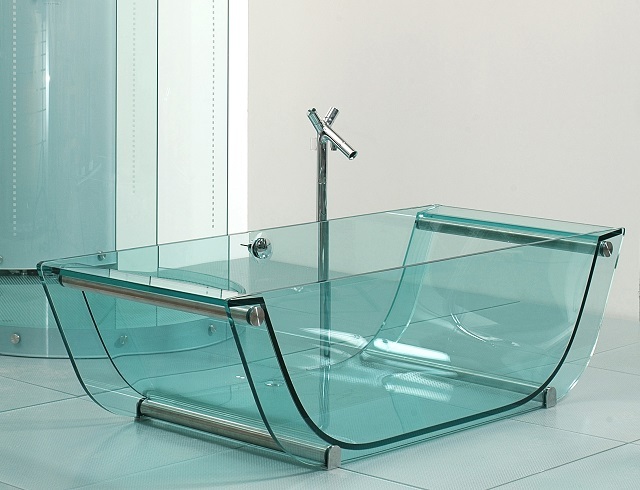 Несмотря на кажущуюся хрупкость, стеклянные ванны - это очень прочные конструкции