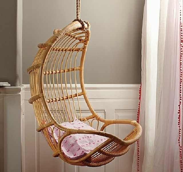 Плетеное кресло на жестком каркасе