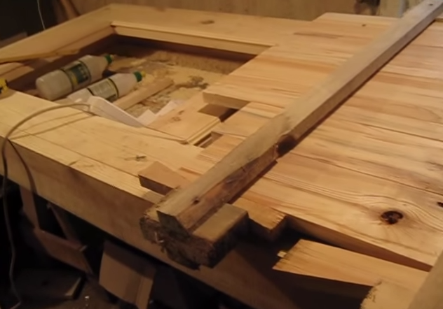 изготовление деревянной двери для бани