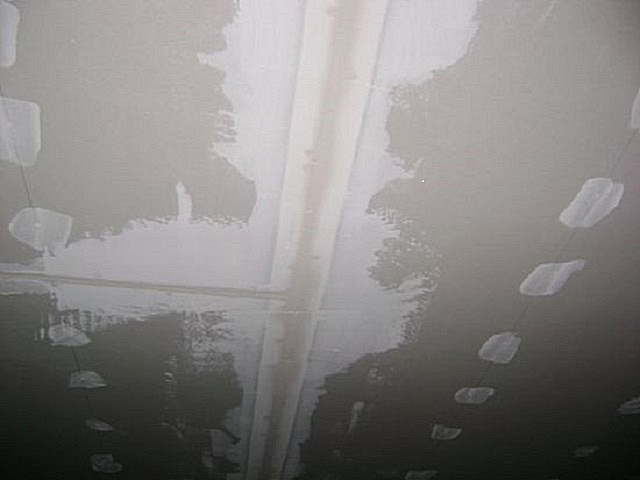 Шпатлевание гипсокартонного потолка имеет свои особенности