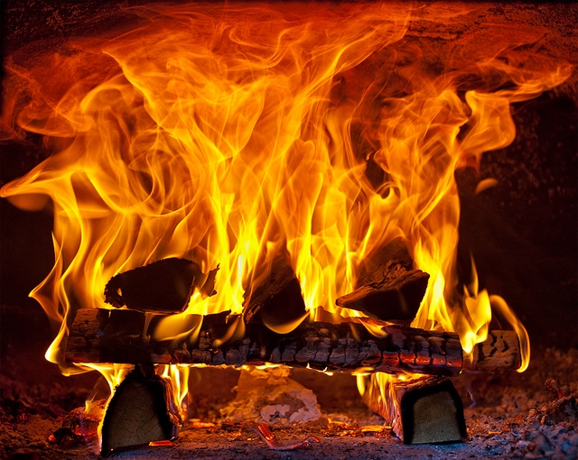 При обычном сжигании дров не используется в полном объеме заложенный в них энергетический потенциал