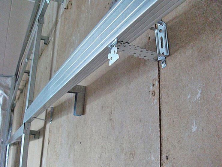 Монтаж стеновых панелей с применением металлических профилей
