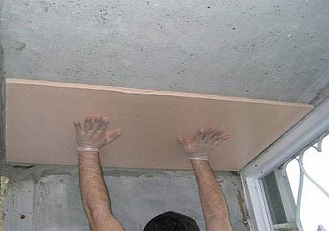 Фиксация панели к потолочной поверхности