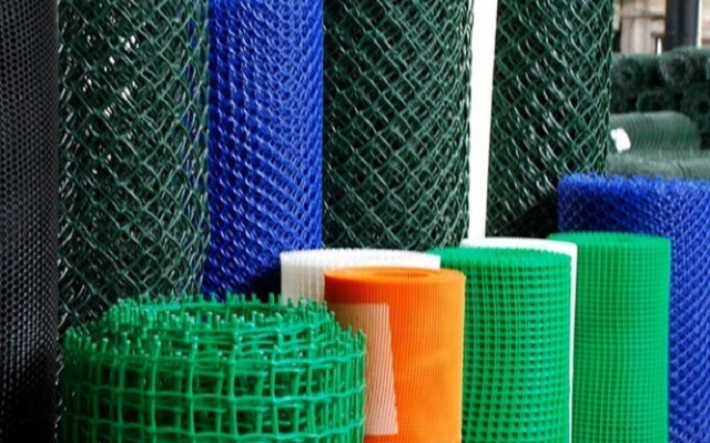 Самые недорогие - пластиковые армирующие сетки