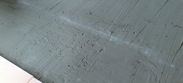 Поверхность для укладки плит ЭППС можно выровнять при помощи сухого песка