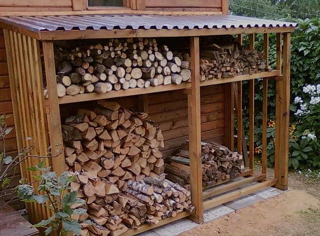Навес для хранения древесины